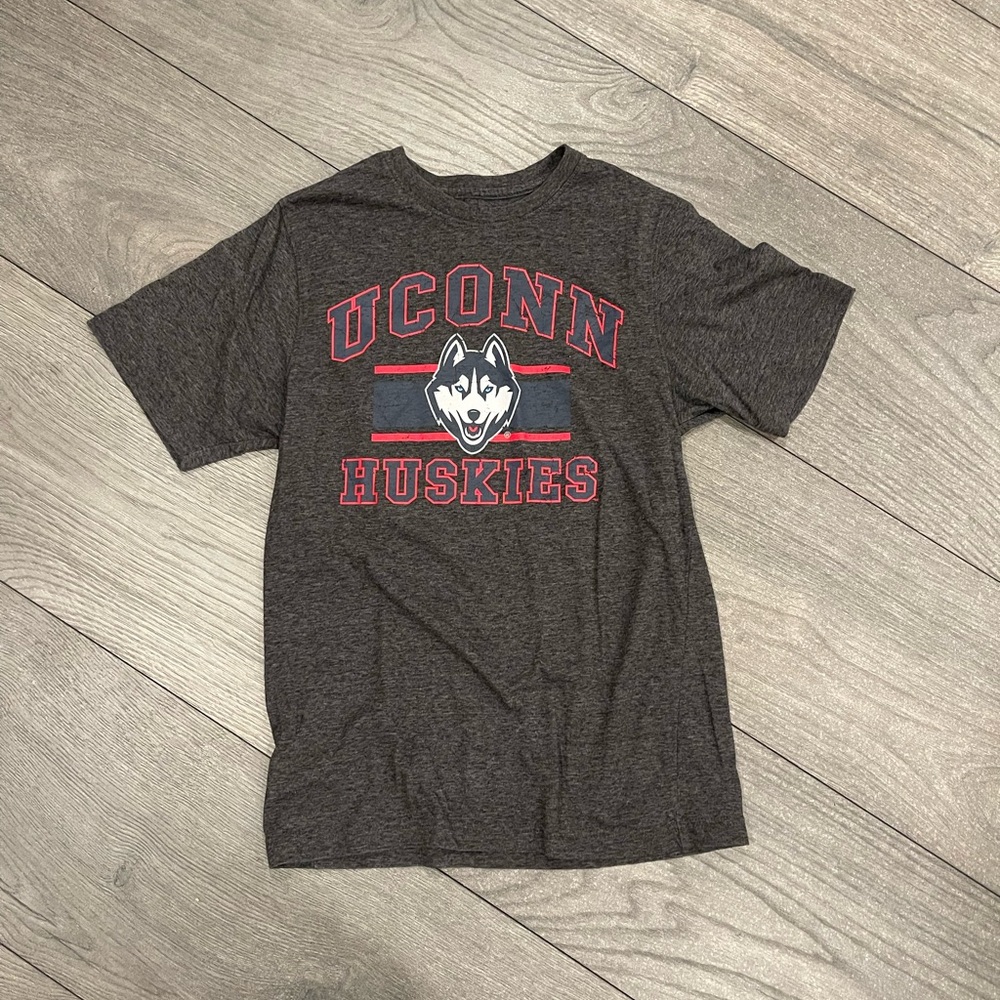 UConn t shirt